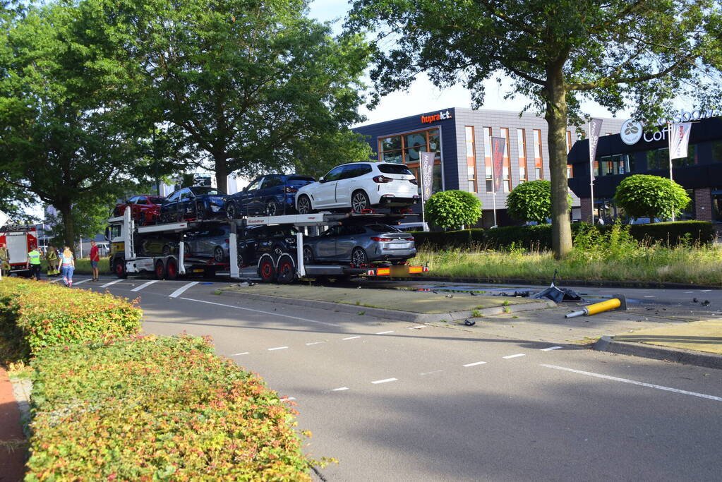 Vrachtwagen lekt honderden liters diesel na botsing