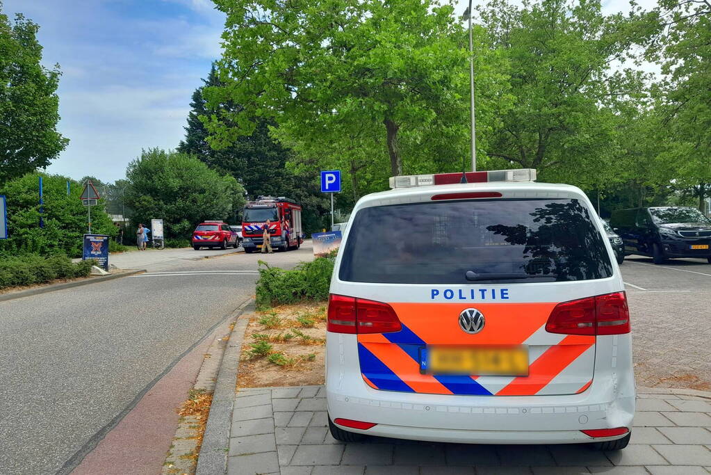 Traumahelikopter landt bij zwembad De Fakkel