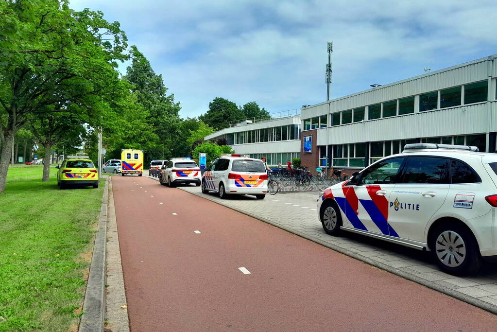 Traumahelikopter landt bij zwembad De Fakkel