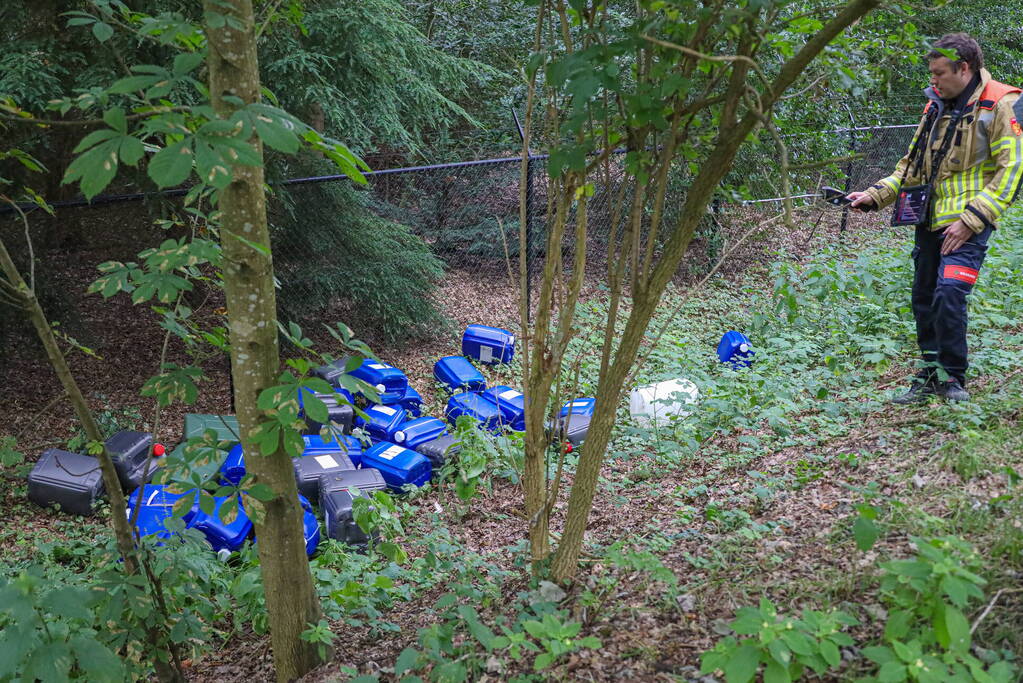 Tientalen vaten in bosgebied aangetroffen