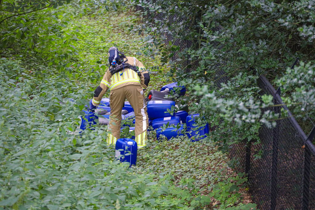 Tientalen vaten in bosgebied aangetroffen