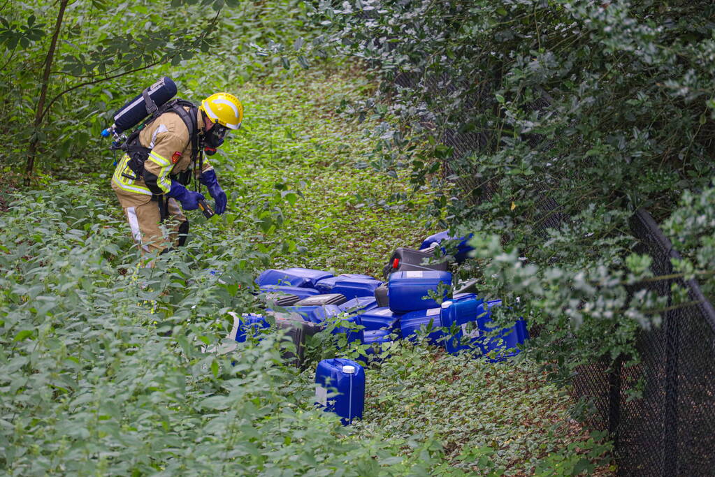 Tientalen vaten in bosgebied aangetroffen