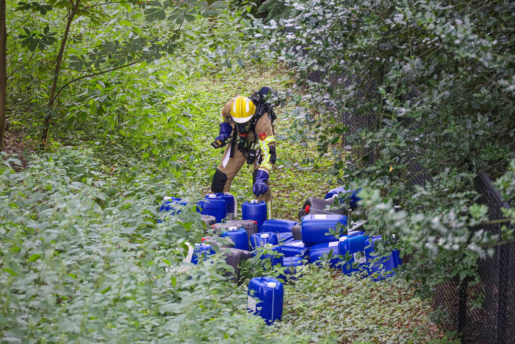 Tientalen vaten in bosgebied aangetroffen