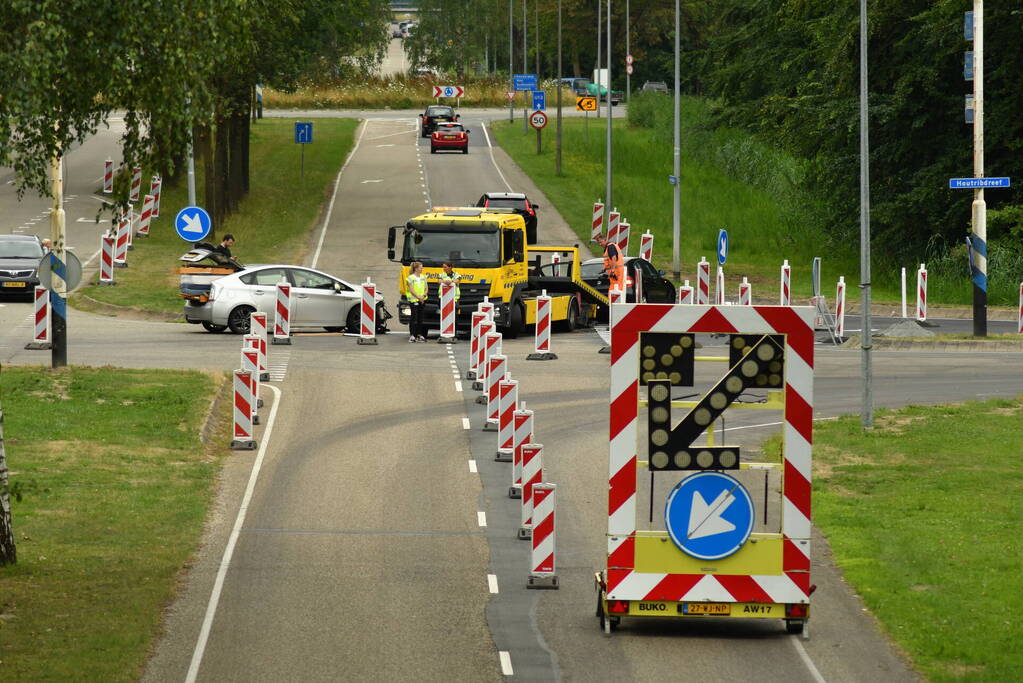 Flinke schade bij aanrijding tussen twee auto's