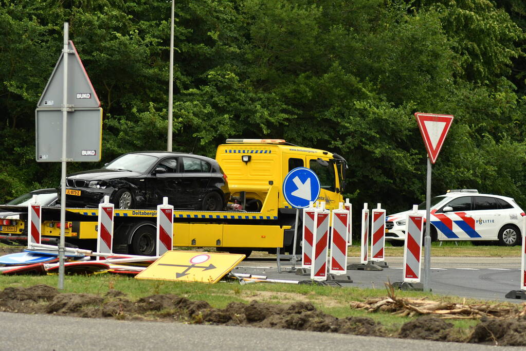 Flinke schade bij aanrijding tussen twee auto's