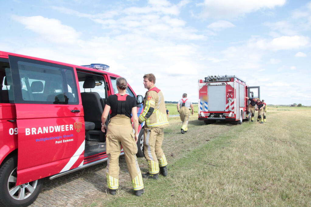 Brandweer ingezet voor koe in een sloot