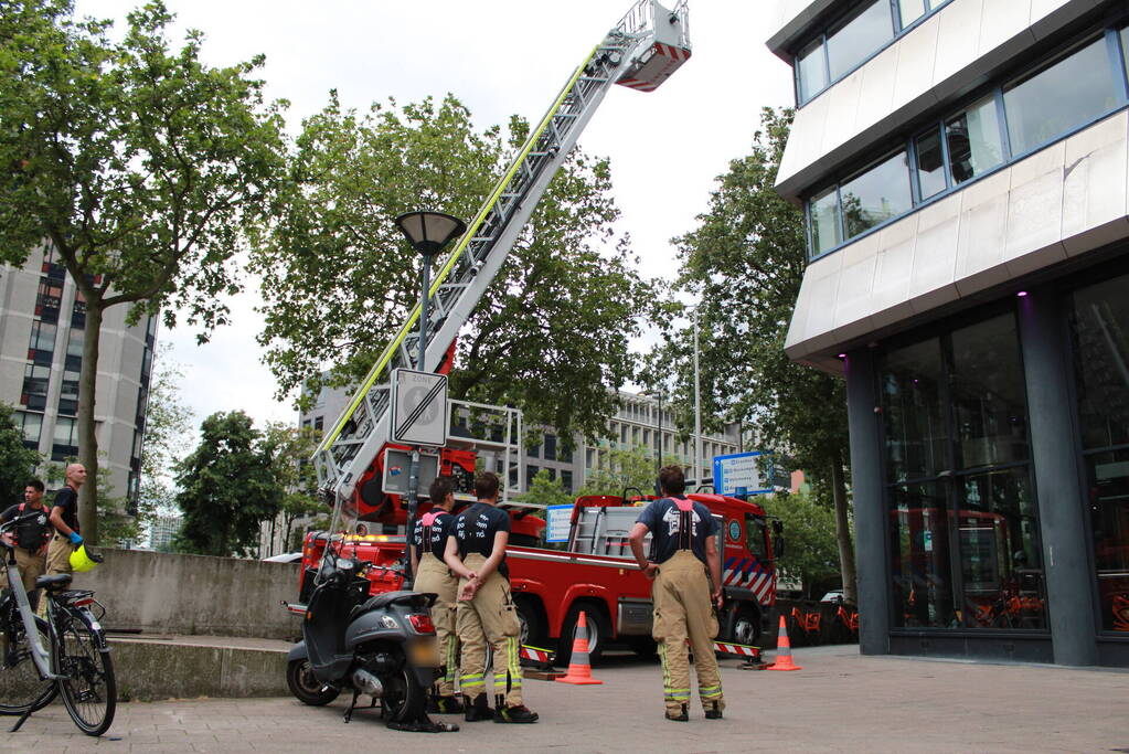 Brandweer assisteert bij klapperende zonwering