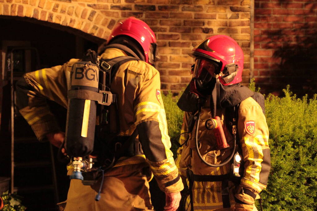 Flinke rookontwikkeling na brand in woonkamer