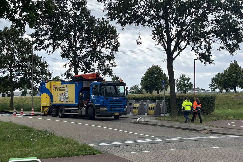 Hulpdiensten ingezet voor lekkende vloeistof uit vuilniswagen