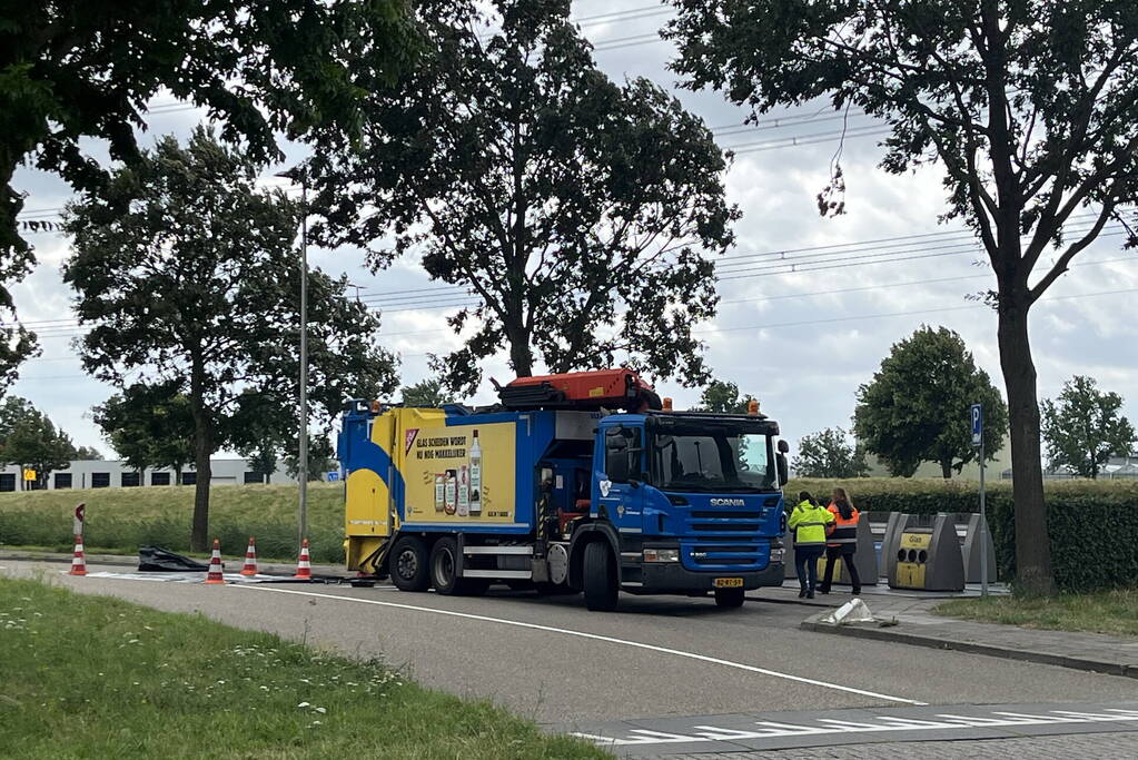 Hulpdiensten ingezet voor lekkende vloeistof uit vuilniswagen