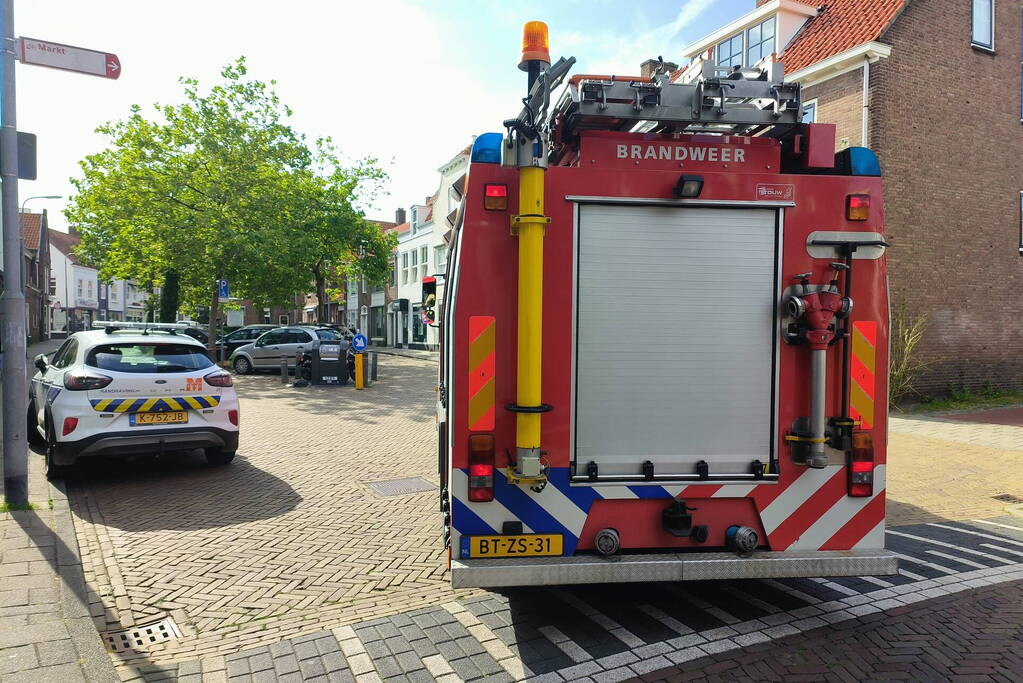 Jongeren steken schommel in brand