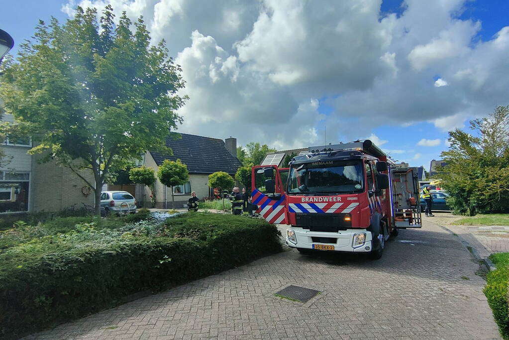 Bewoner ademt rook in bij woningbrand