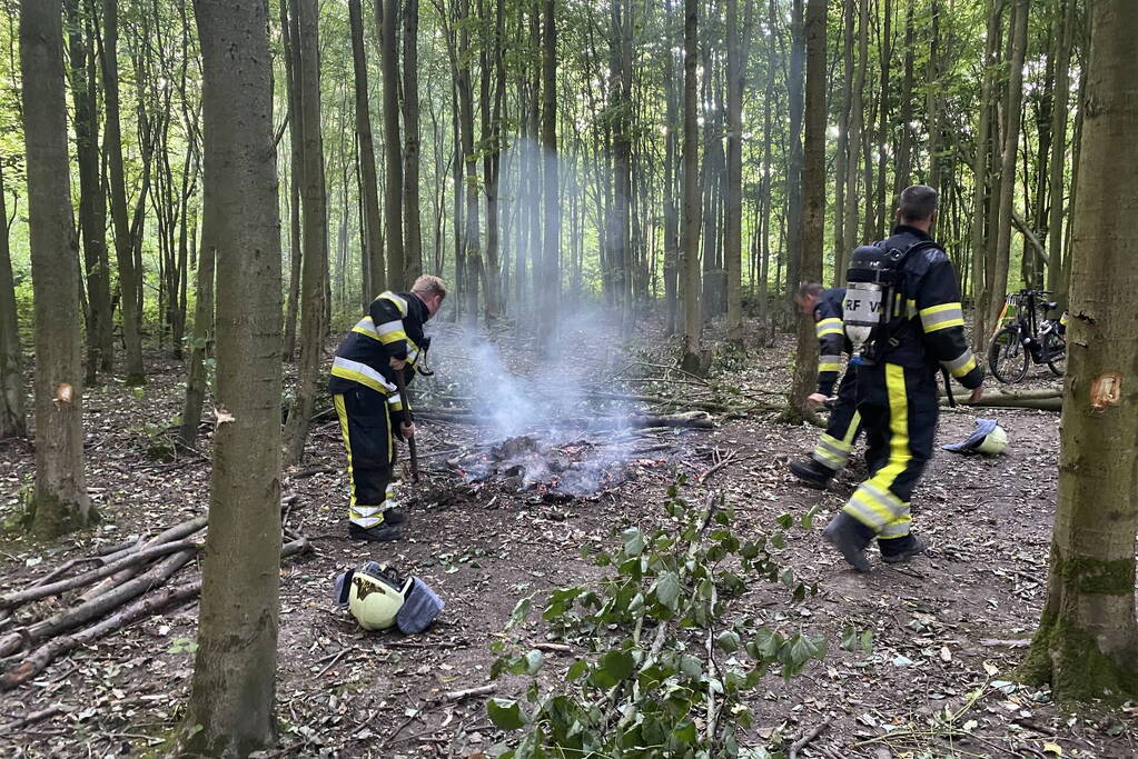 Brandweer dooft buitenbrand