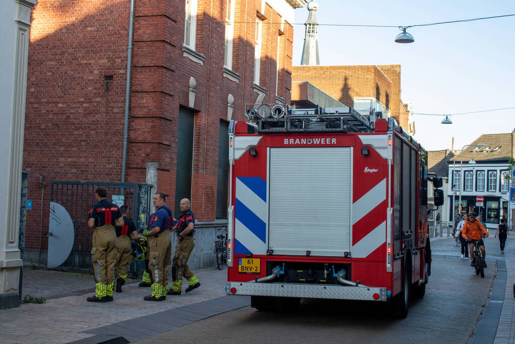 Persoon ademt rook in bij brand in zorginstelling