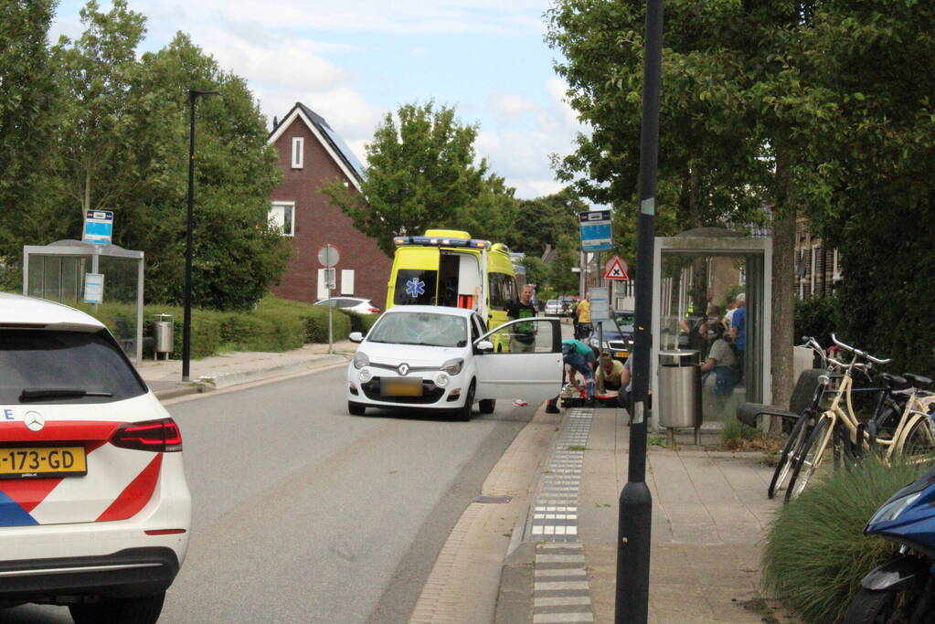 Fietsster geschept voorruit aan diggelen