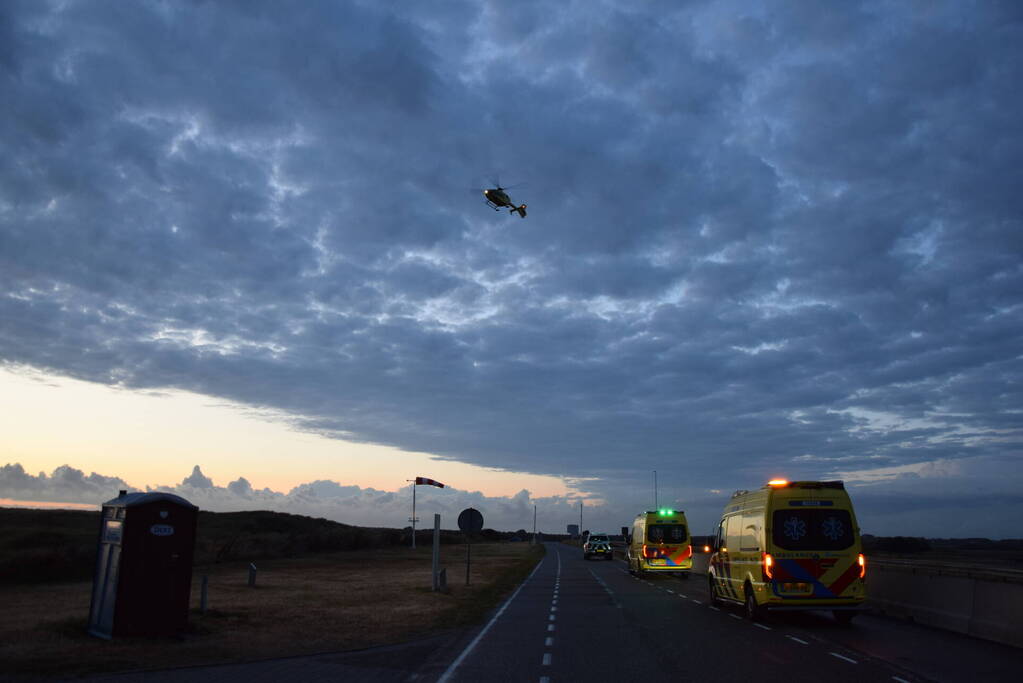 Grote zoekactie na melding voertuig te water bij Oosterscheldekering