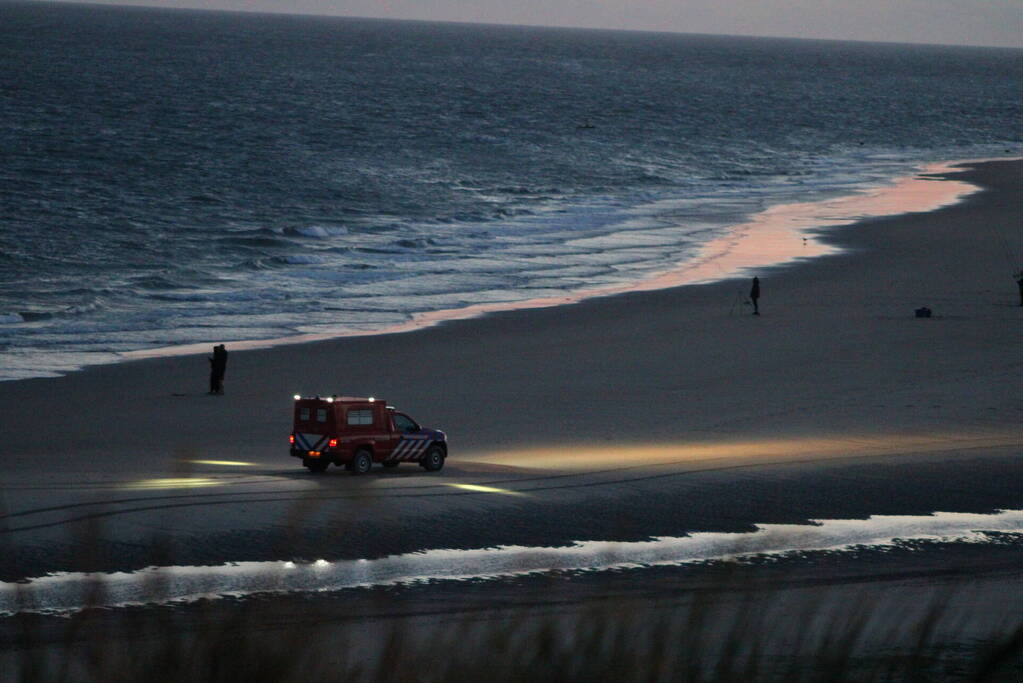 Grote zoekactie na melding voertuig te water bij Oosterscheldekering