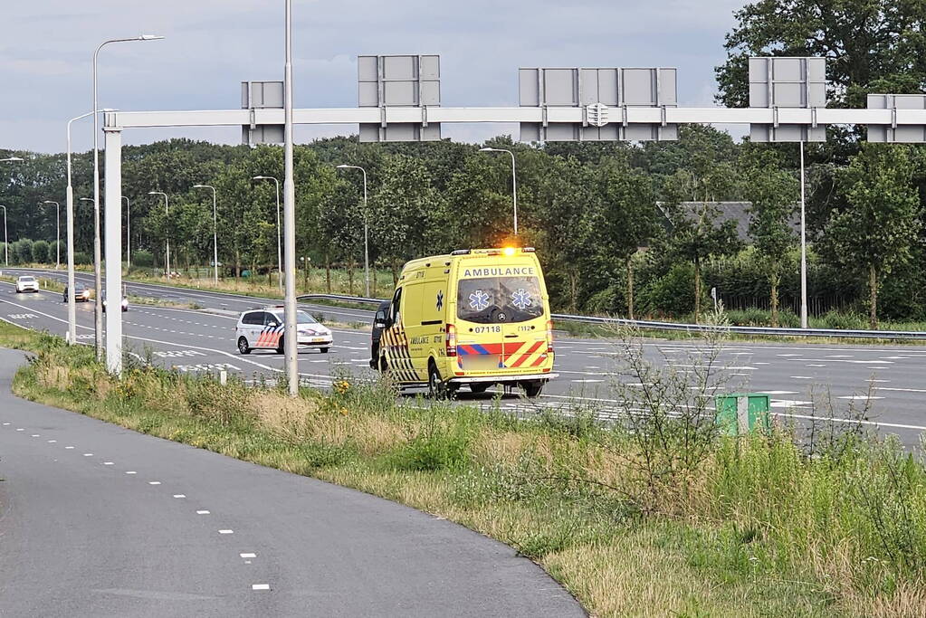 Auto midden op de weg aangetroffen