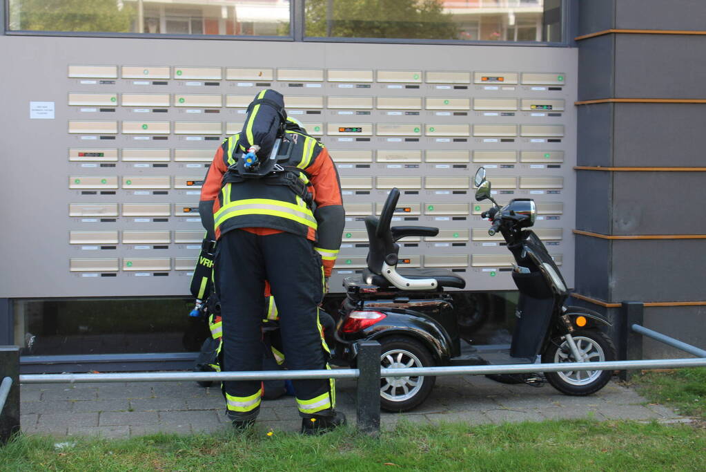 Scootmobiel veroorzaakt rookontwikkeling in flatgebouw