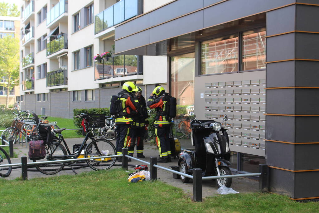 Scootmobiel veroorzaakt rookontwikkeling in flatgebouw