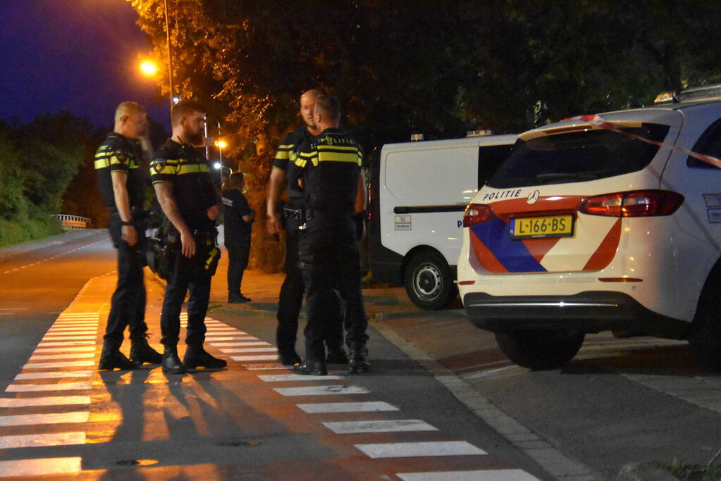 Tiener neergestoken bij winkelcentrum