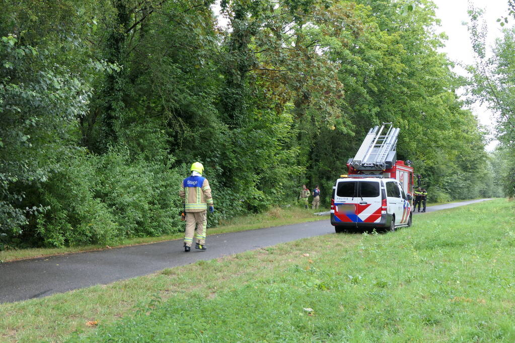 Brandweer zoekt slachtoffers in sloot maar vinden vijf scooters