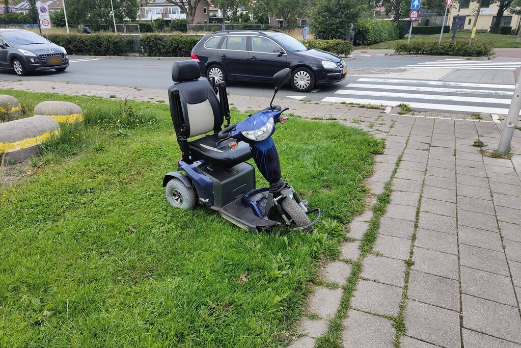 Scootmobieler aangereden bij oversteekplaats