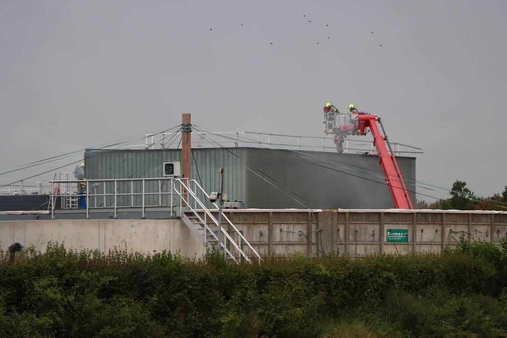 Grote brand op terrein van rioolwaterzuivering