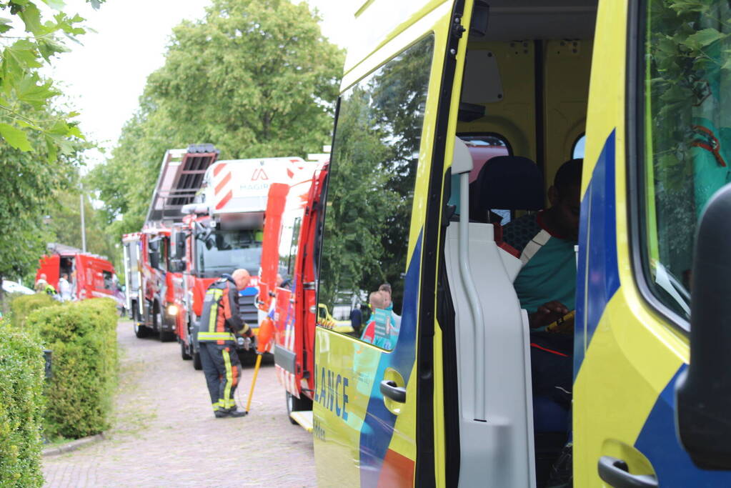 Grote zoekactie nadat auto rivier in rolt