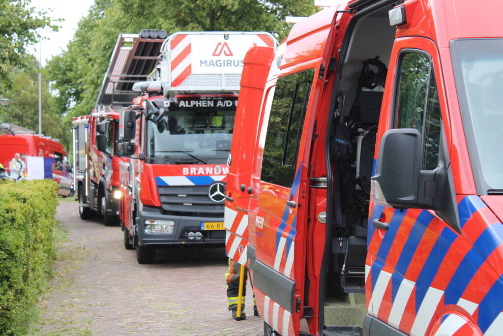 Grote zoekactie nadat auto rivier in rolt