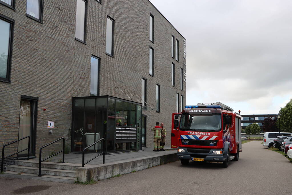 Brandweer controleert pand na brandalarm