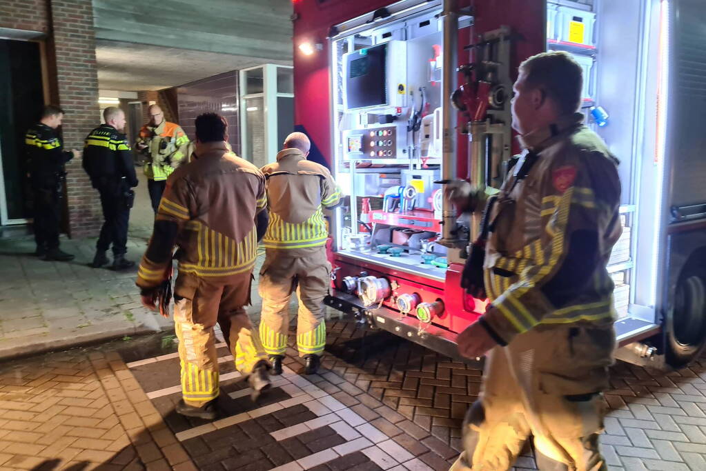 Bewoner op tijd uit woning bij brand, woningen ontruimd