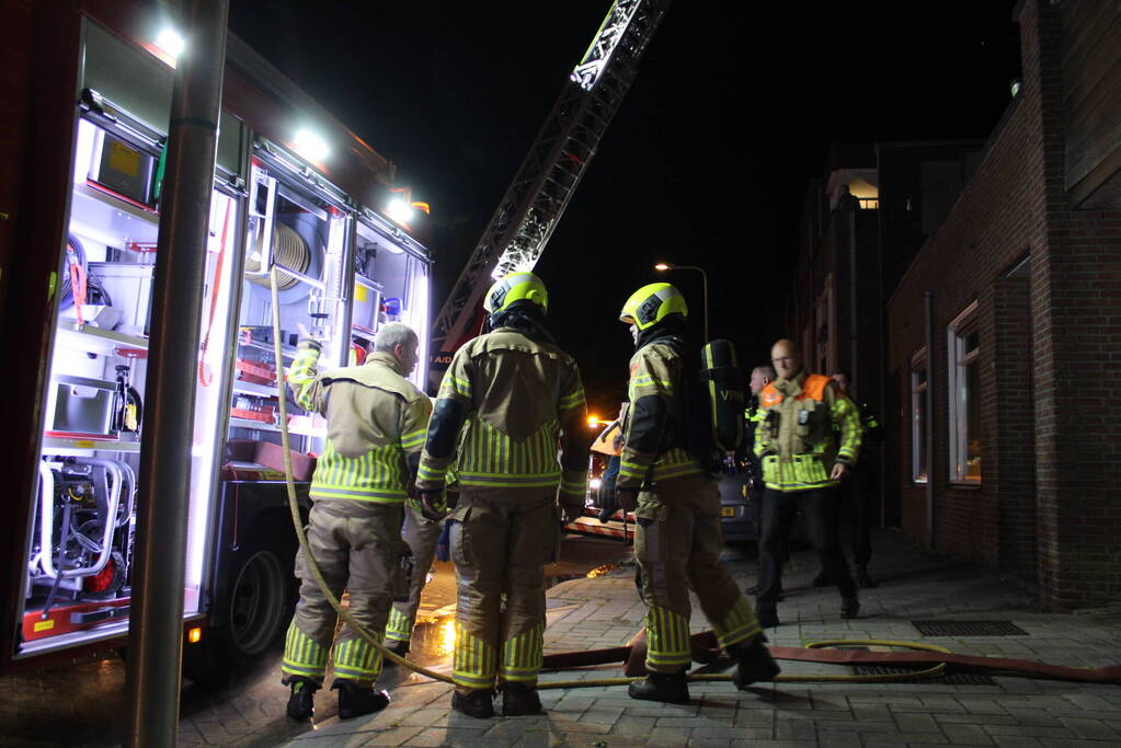 Bewoner op tijd uit woning bij brand, woningen ontruimd