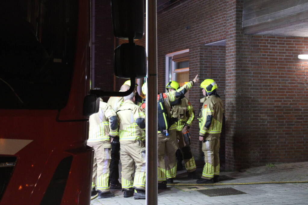 Bewoner op tijd uit woning bij brand, woningen ontruimd