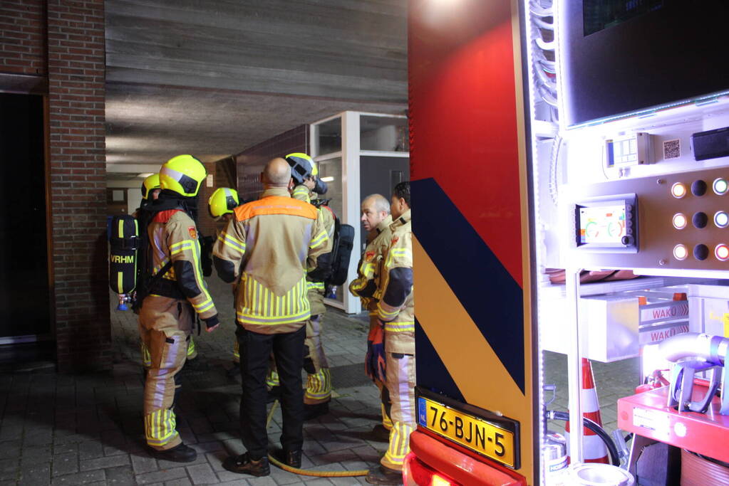 Bewoner op tijd uit woning bij brand, woningen ontruimd