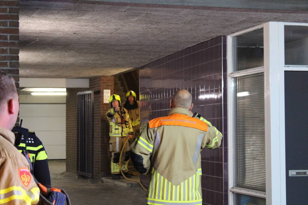 Bewoner op tijd uit woning bij brand, woningen ontruimd