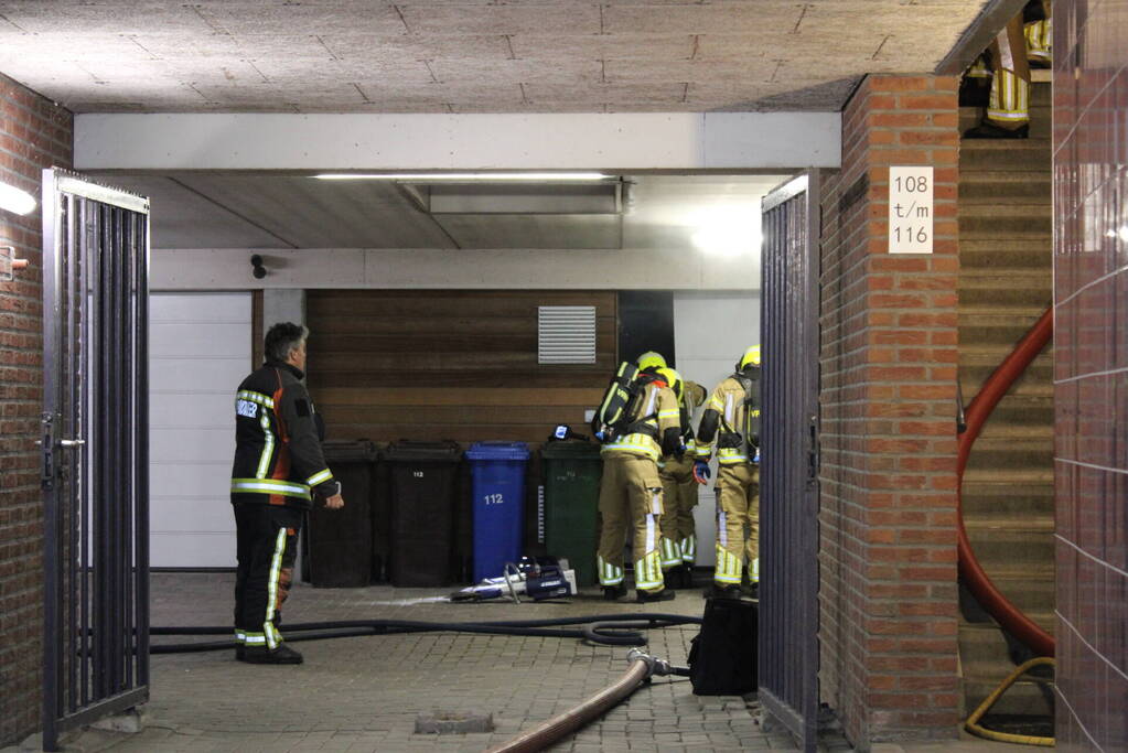 Bewoner op tijd uit woning bij brand, woningen ontruimd