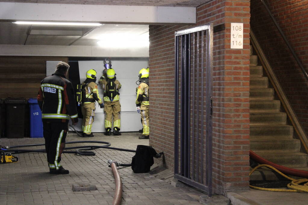 Bewoner op tijd uit woning bij brand, woningen ontruimd