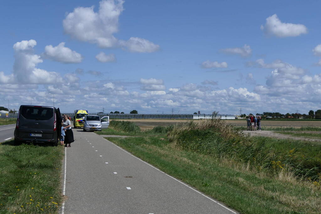 Brommobiel raakt van de weg belandt in sloot