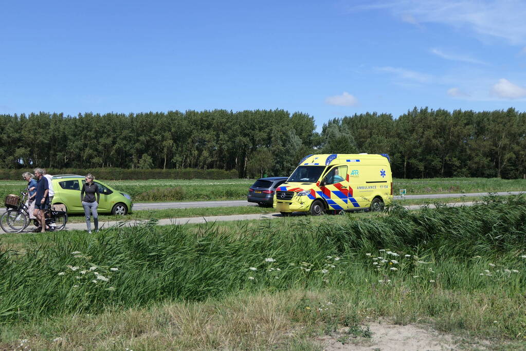 Brommobiel raakt van de weg belandt in sloot