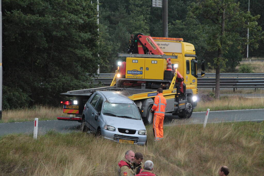 Auto slaat over de kop op toerit