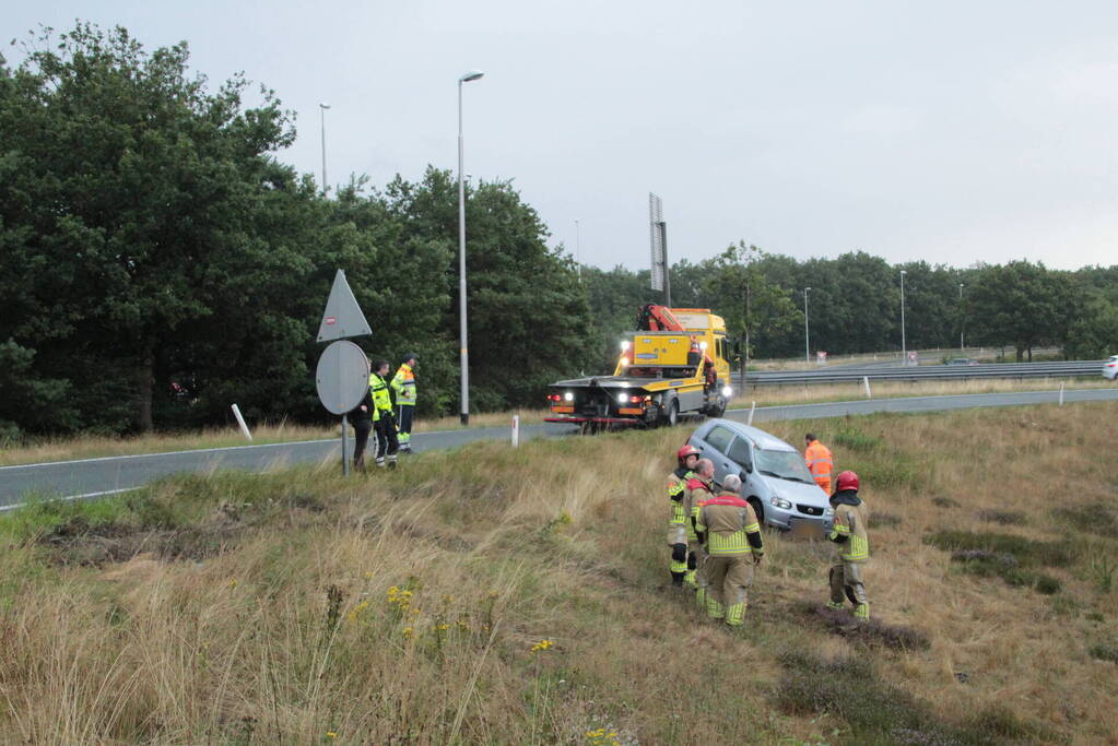 Auto slaat over de kop op toerit