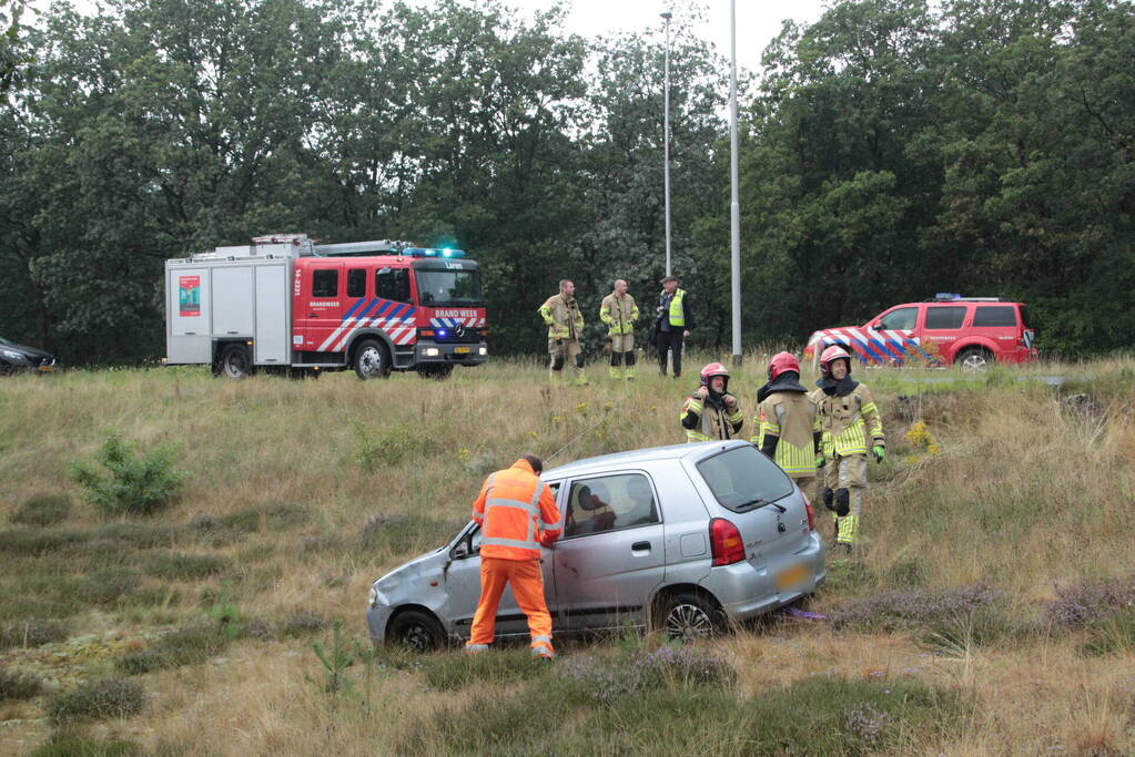 Auto slaat over de kop op toerit