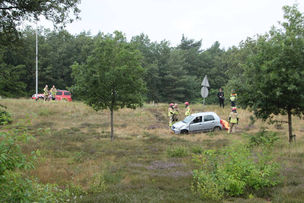 Auto slaat over de kop op toerit