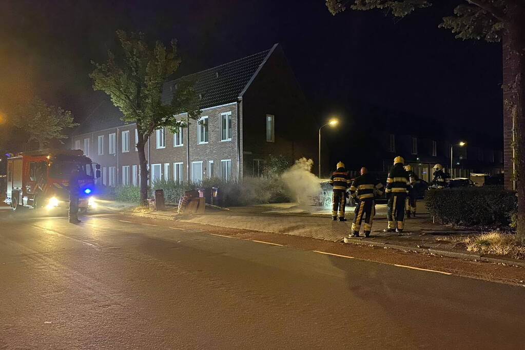 Veel rook bij auto brand