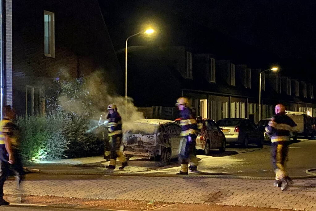 Veel rook bij auto brand