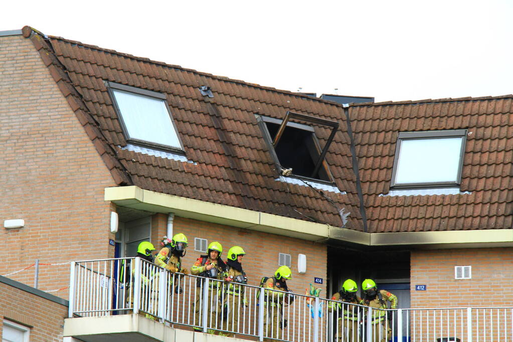 Flinke rookpluimen uit woning