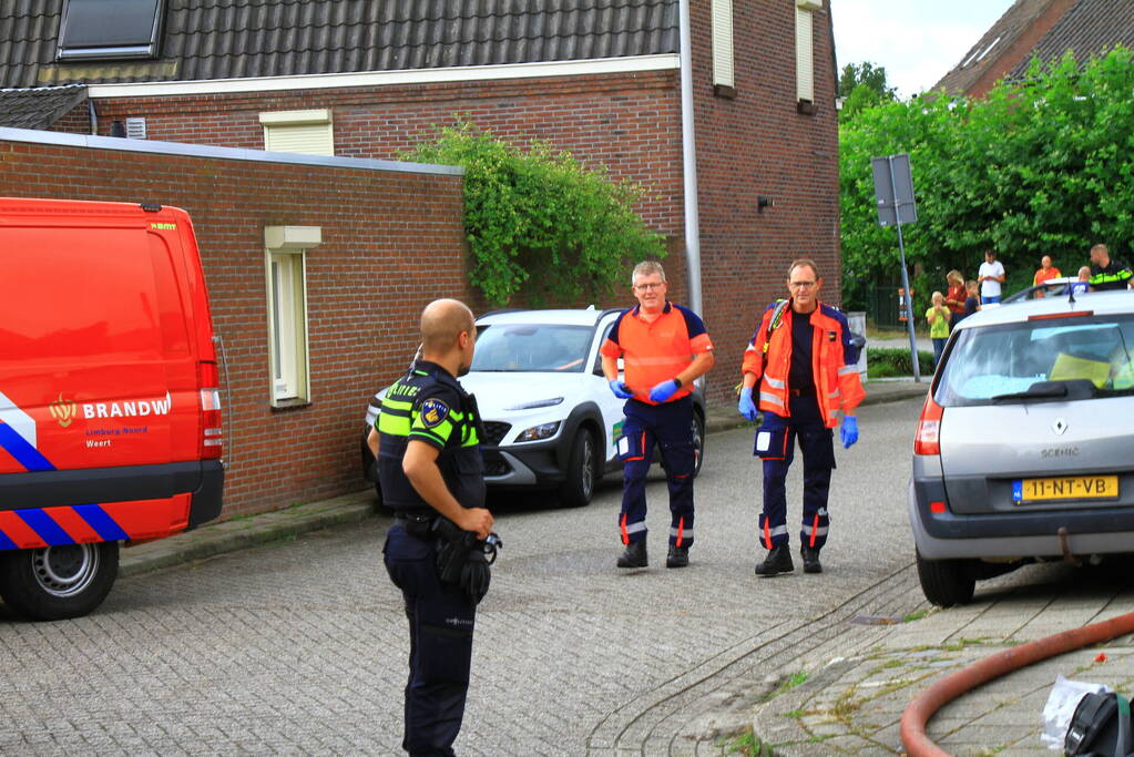 Flinke rookpluimen uit woning