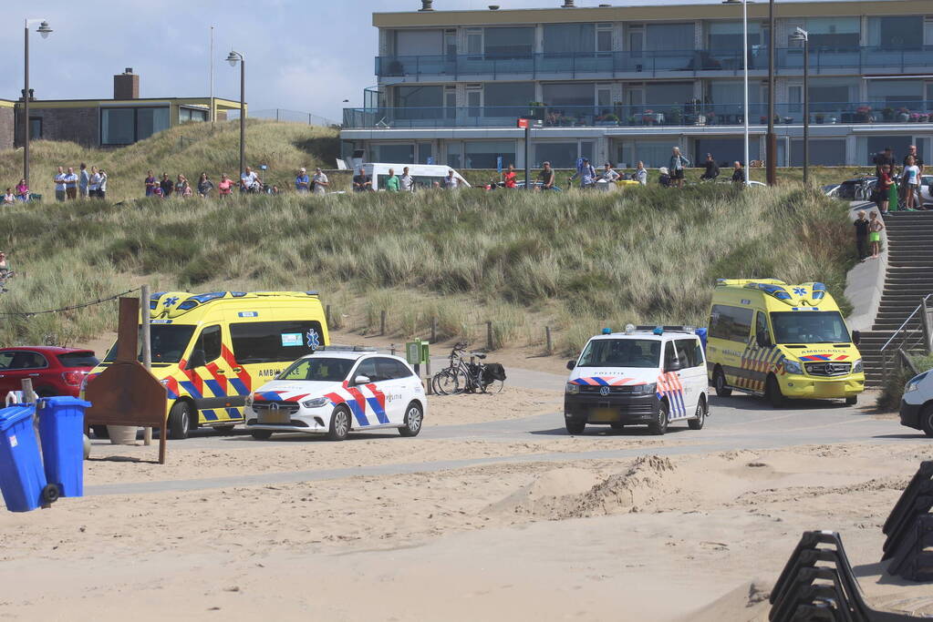 Traumahelikopter landt op het strand