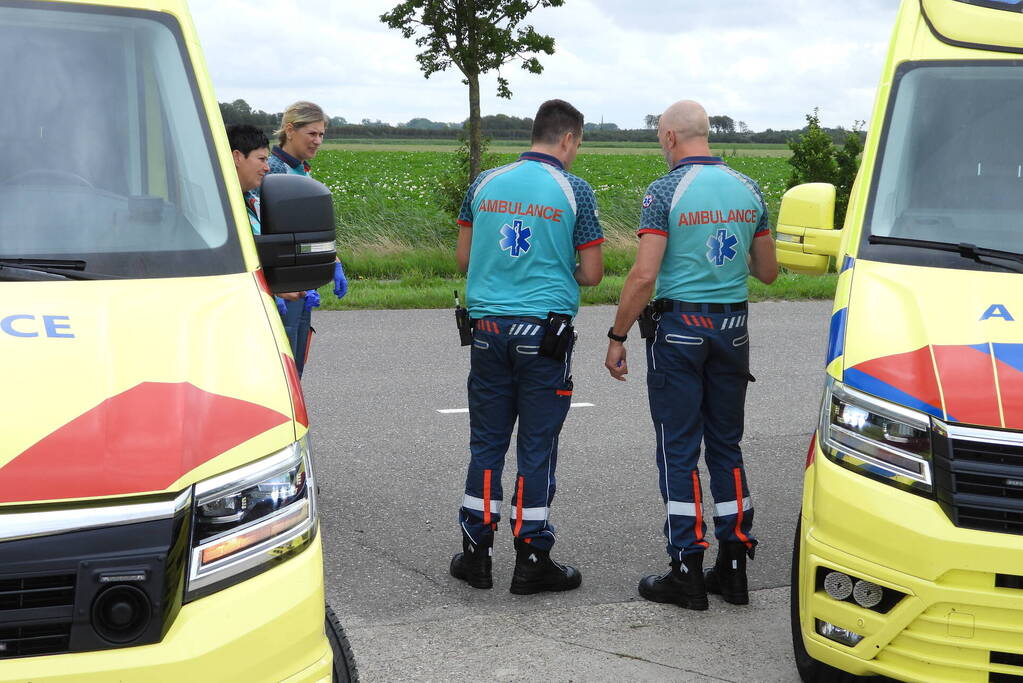 Auto belandt op zijn kop in de sloot